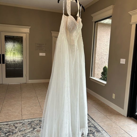 David’s Bridal wedding dress. Size 18W - Picture 5 of 16